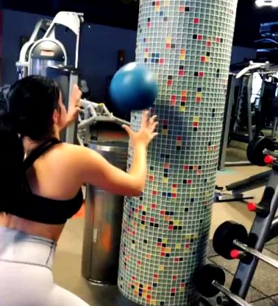 Ariel Winter Working Out In Yoga Pants