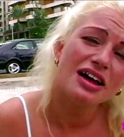 Blonde Bitch auf Mallorca abgeschleppt