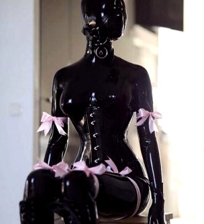 I Like The Addition Of Pink Bows. I’m Not Sure Who The Model Is.