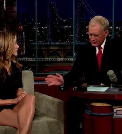 Jennifer Aniston Shows Off Her Sexy Legs On Letterman