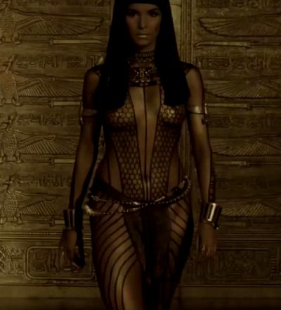 Patricia Velasquez In Pasties And Paint As Anck-Su-Namun In The Mummy