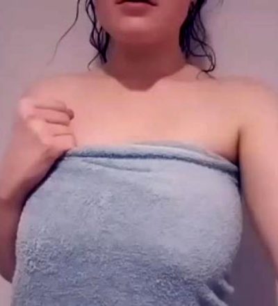 Towel Revealed Beauties !